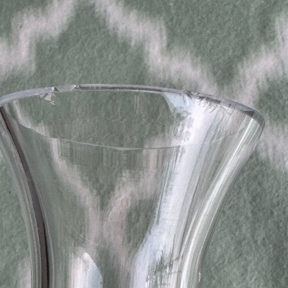 Glass Decanter with Monogram H - Picture 7 of 8